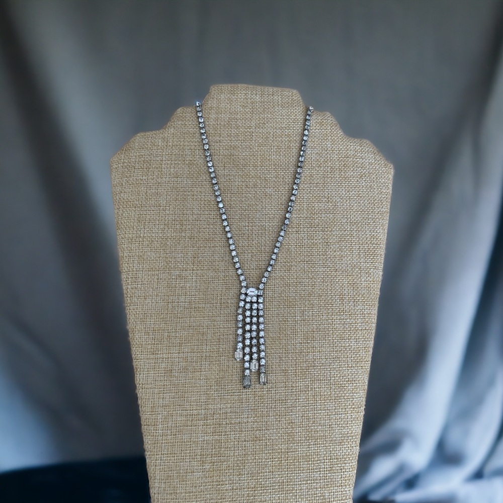 Vintage rhinestone pendant.